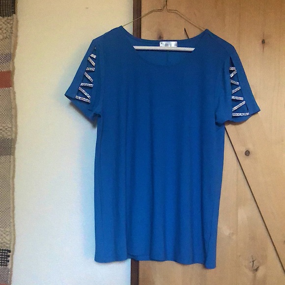89th + Madison sparkle sleeve top - Picture 1 of 6